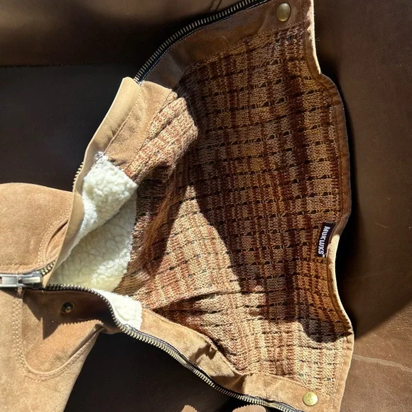 Sz 7 Mukluk Boots-can be worn high or folded over - Picture 8 of 11